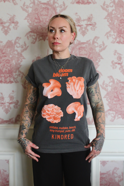 DOOM ROOM TシャツLサイズ/sloppydim /bloomvase Bloom in the Doom Tee（Tシャツ/カットソー）｜OPULENCE